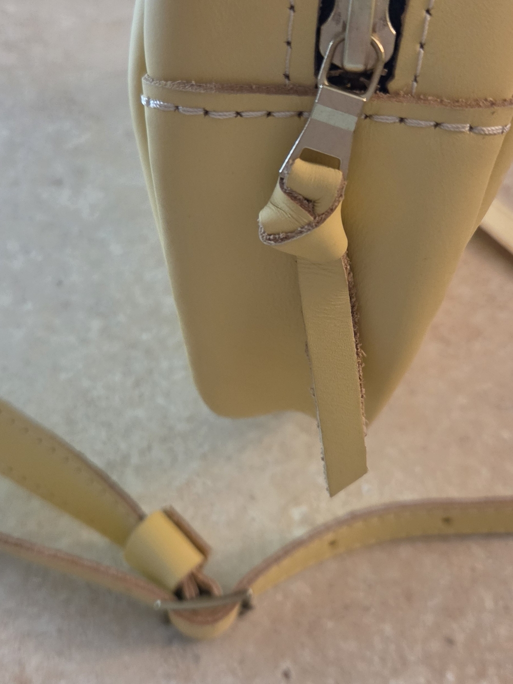 Portland Leather Goods Large Circle Crossbody Buttercream EUC - Picture 4 of 13